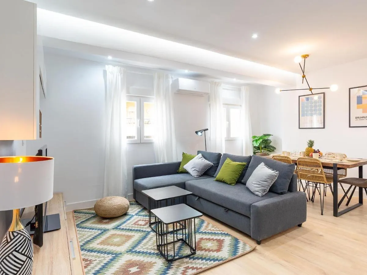 Gorgeous Renovated Apartment 2Br Ac 马拉加